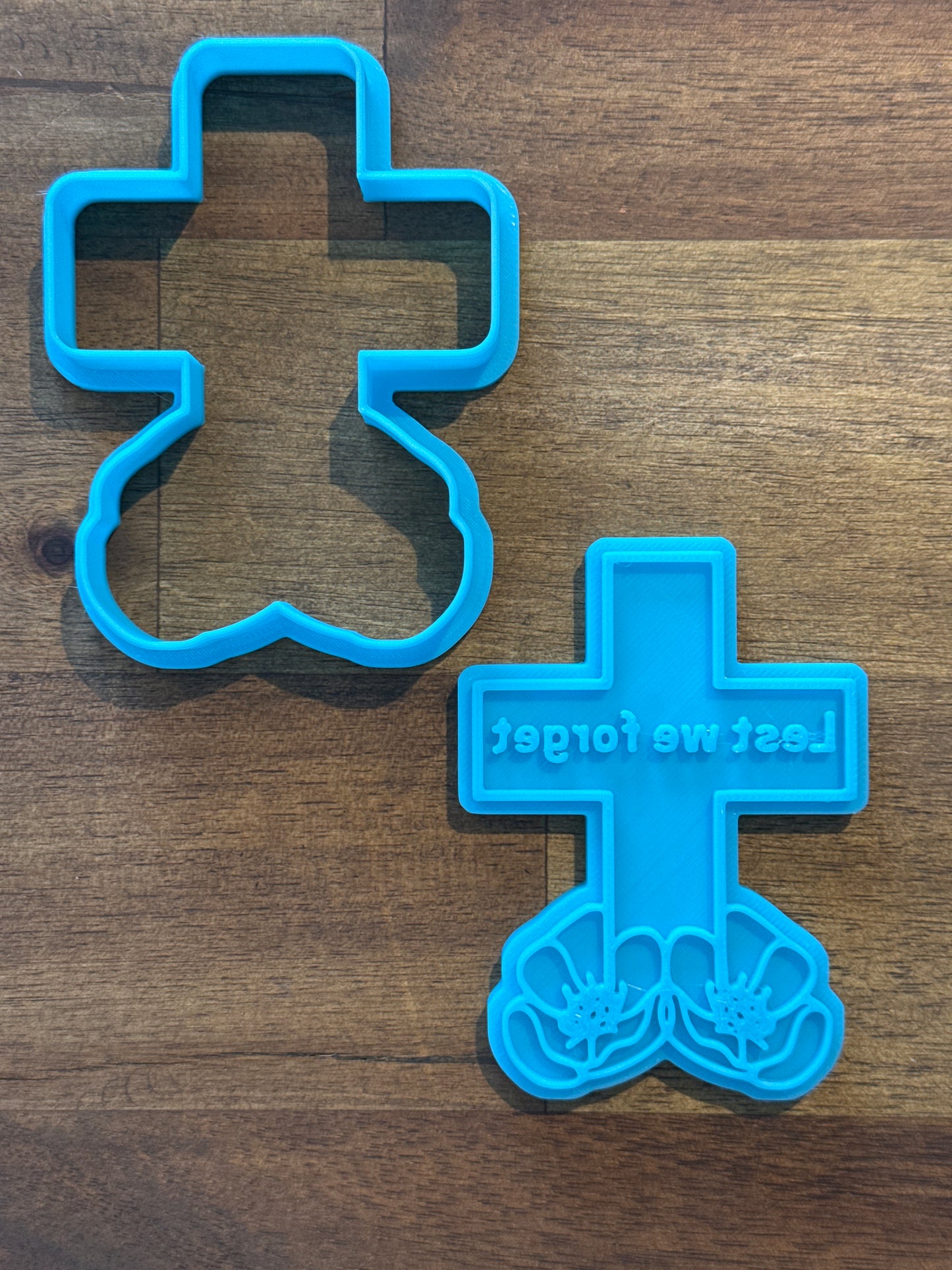 Lest we forget Cross and Poppy Cookie Cutter and Embosser 8.1cm x 5.9cm
