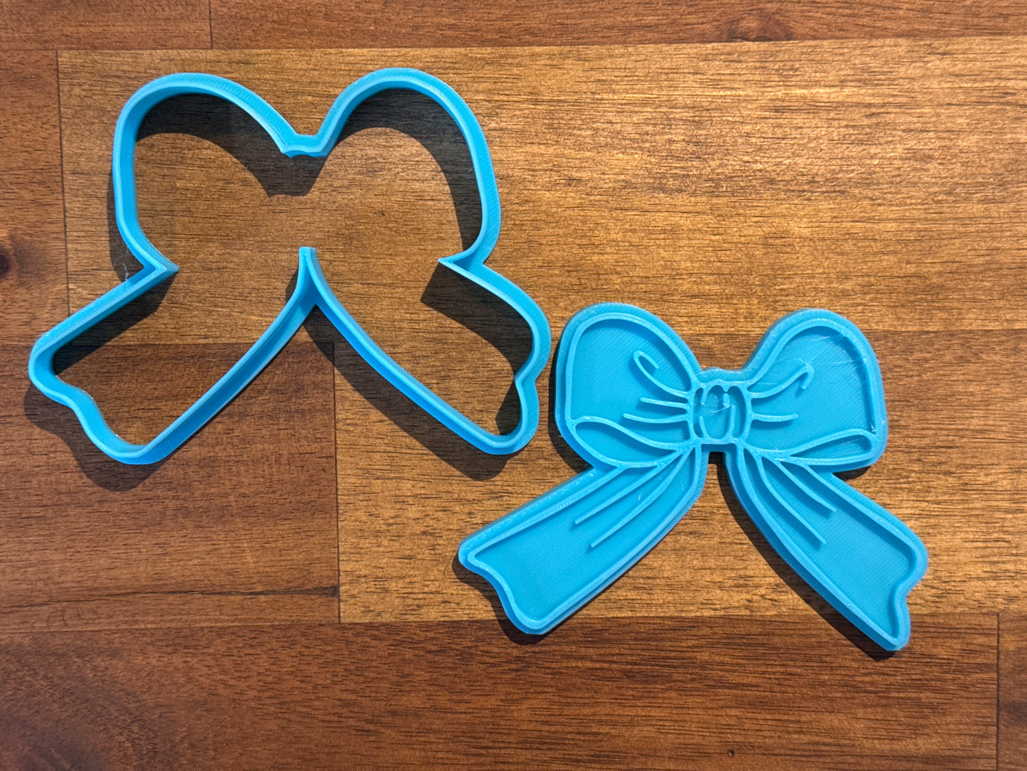 Vintage Bow Cookie Cutter and Embosser - 7.5cm x 10.4cm