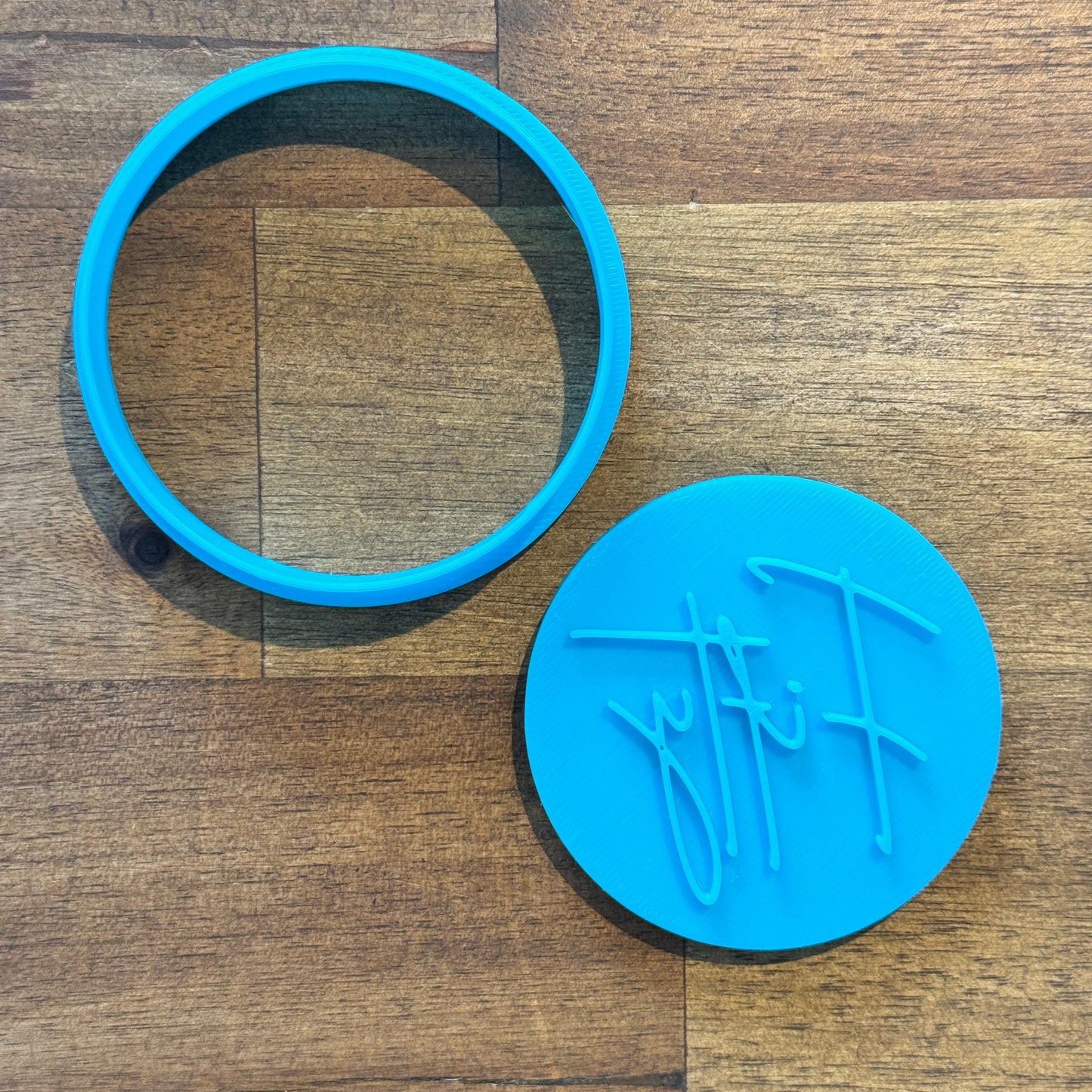 Fifty (50th Birthday) Cursive Cookie Cutter and Embosser - 6.5cm Round