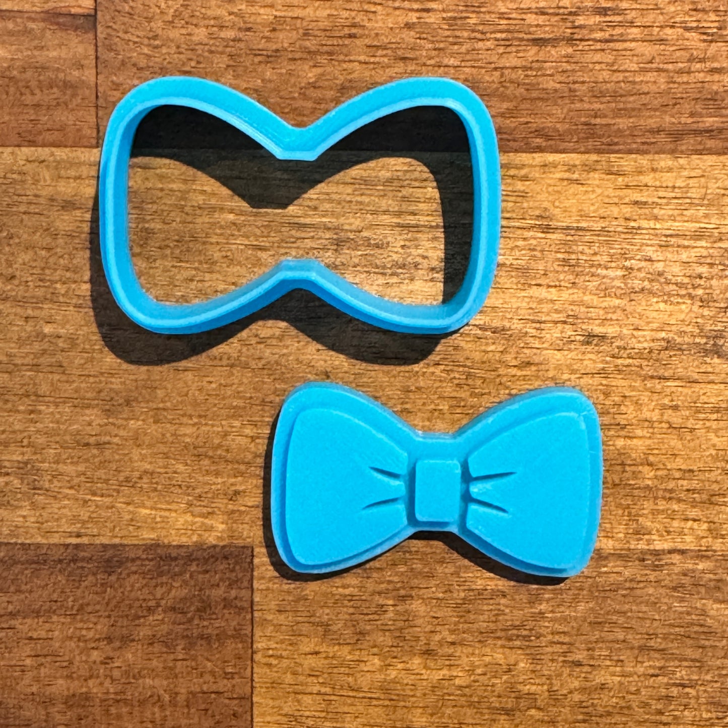 Mini Blippi Bow Cookie Cutter and Embosser - 3cm x 5.3cm