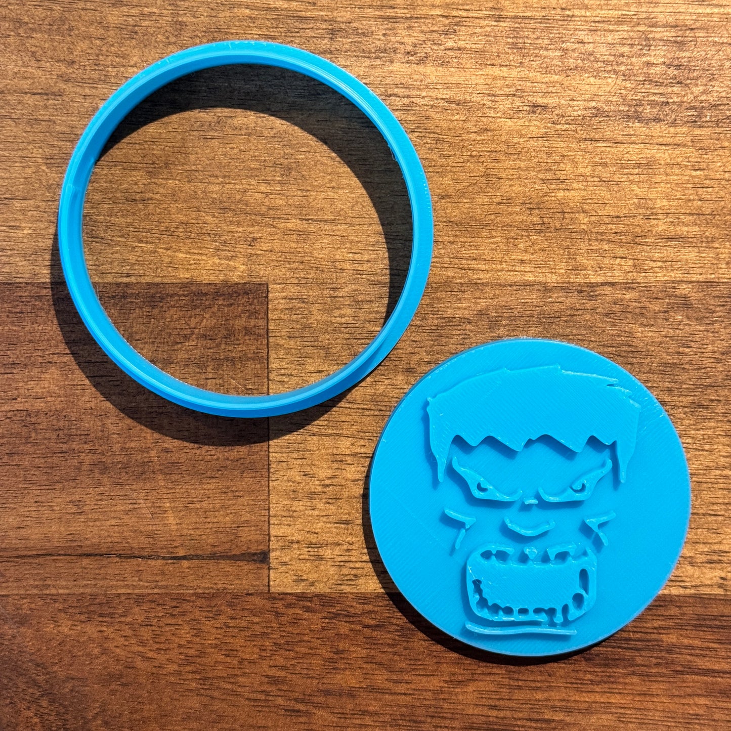 Hulk Cookie Cutter and Embosser - 6.5cm Round