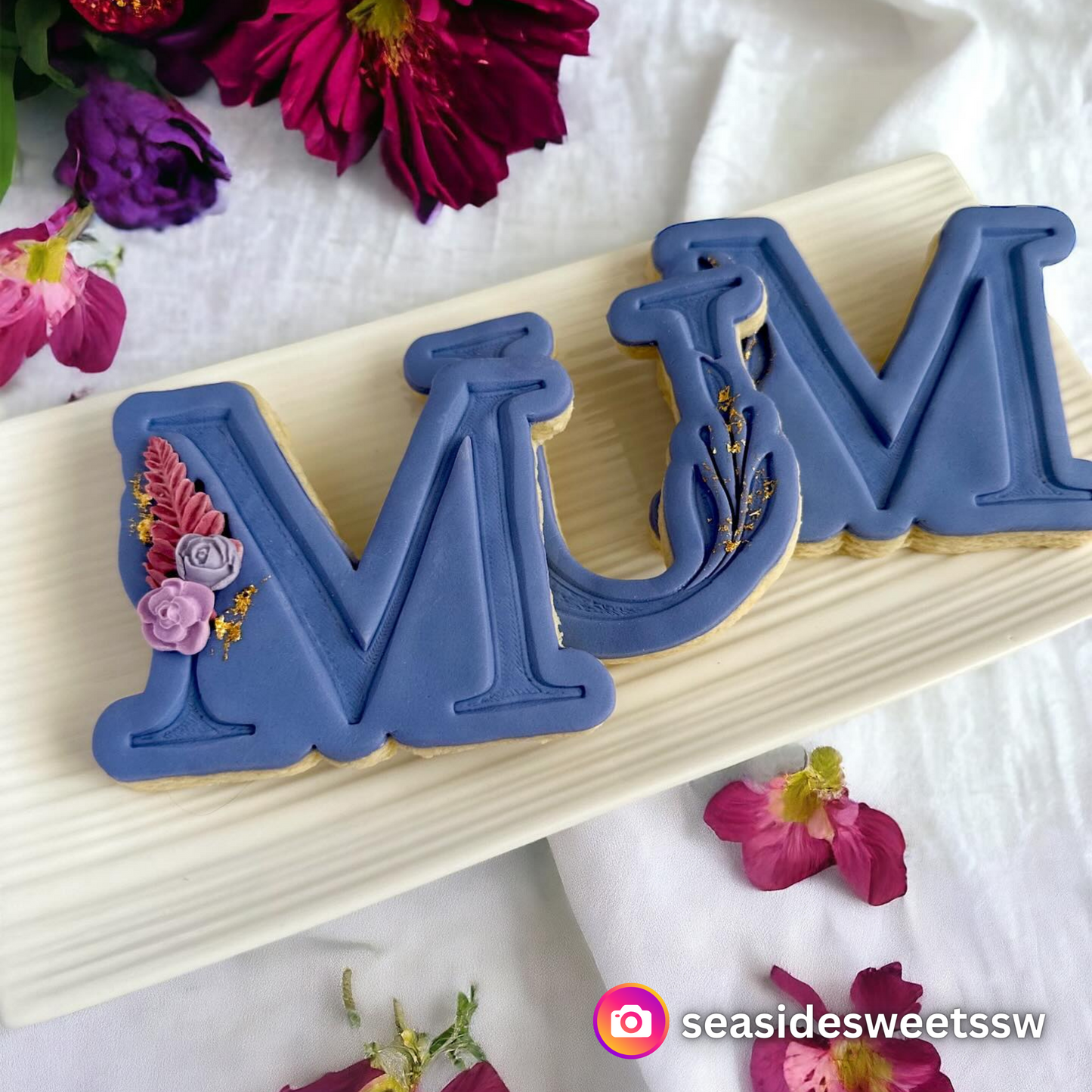 MUM Cookie Cutter and Embosser Set - 7.5cm