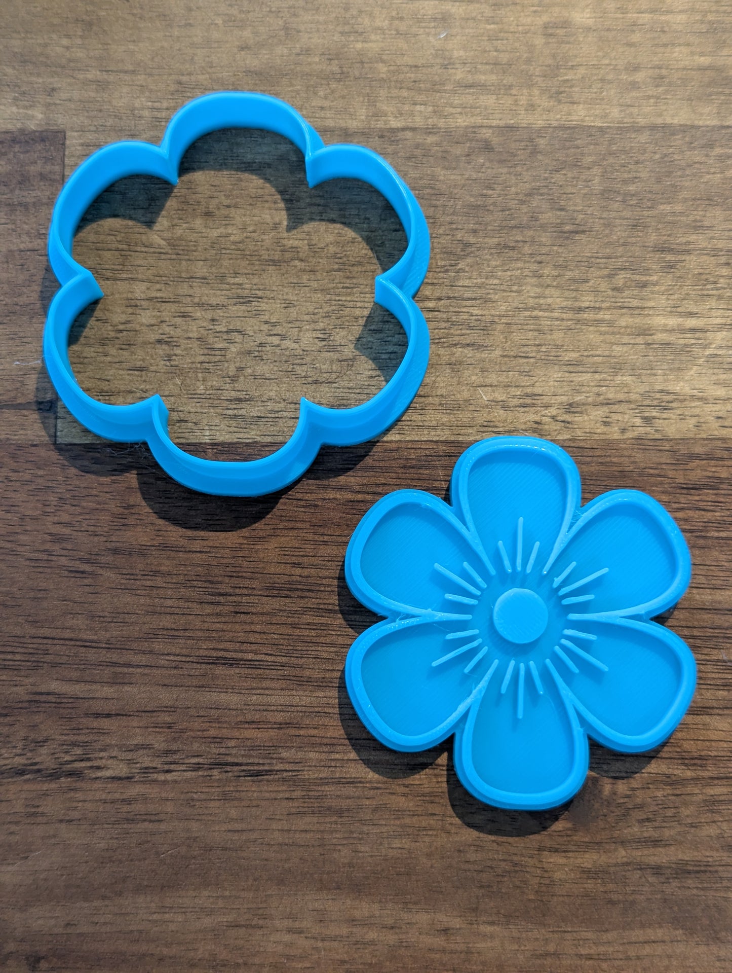Daisy Flower Cookie Cutter and Embosser - 6.9cm x 6.5cm