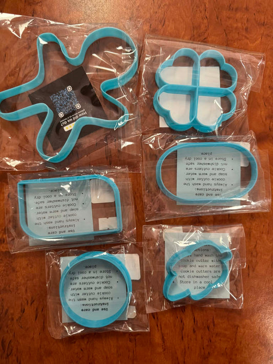 **MARKET STOCK SALE** Assorted Shapes - CUTTERS (ONE ONLY) 6 items