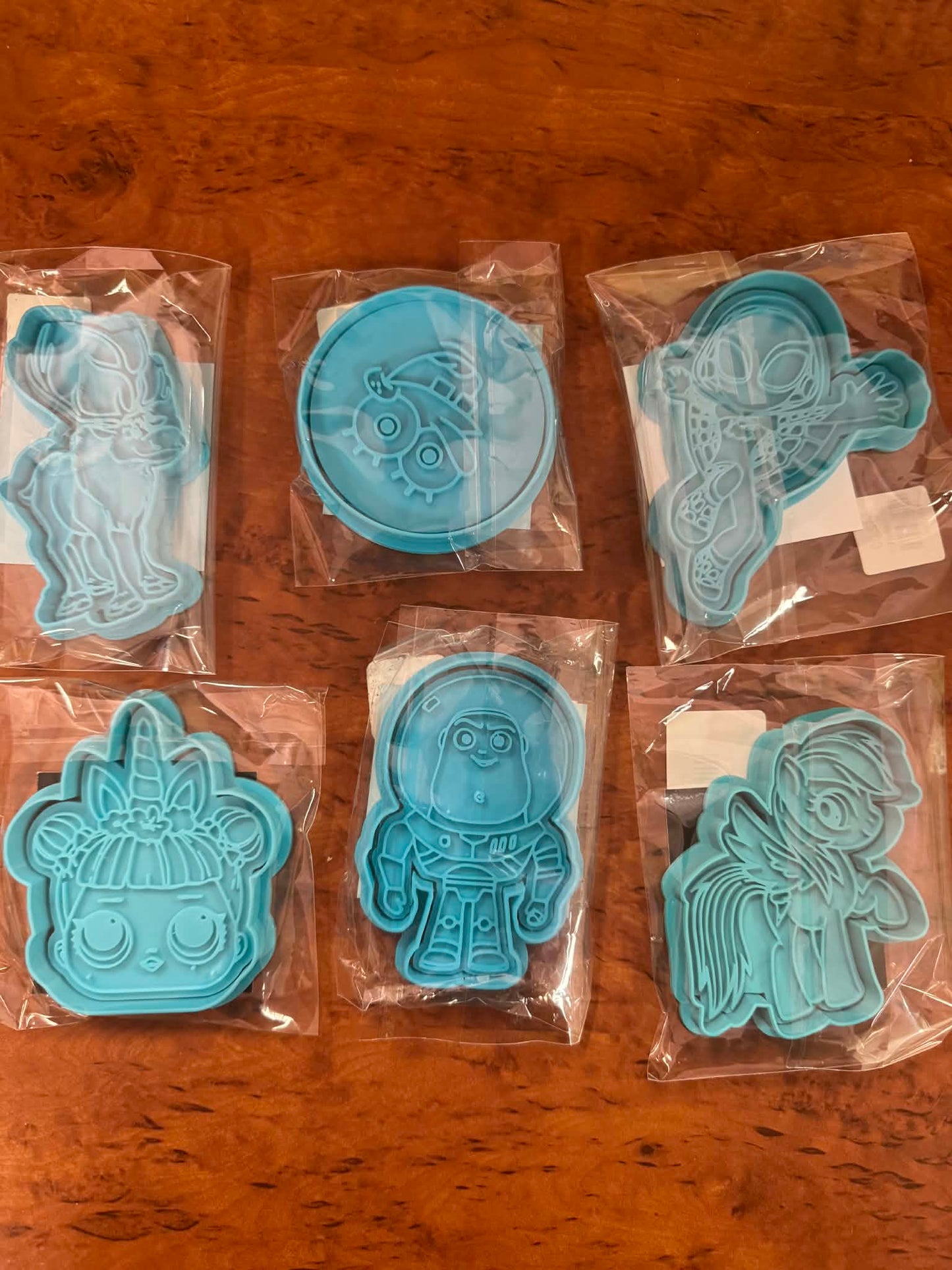 **MARKET STOCK SALE** Children's Characters (ONE ONLY) 6 items