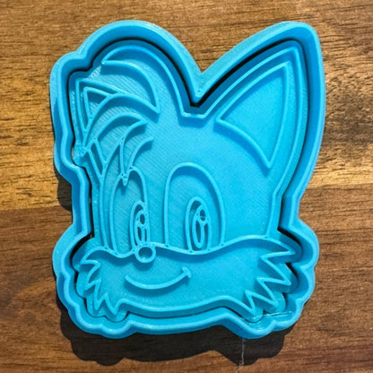 Sonic - Tails Cookie Cutter and Embosser - 7.cm x 6.2cm