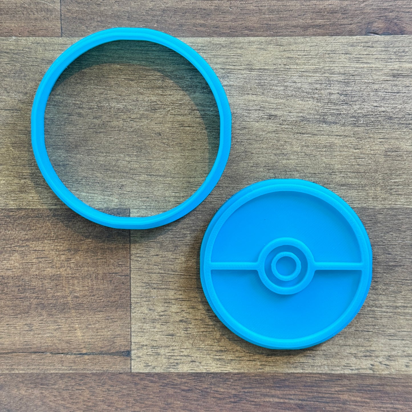 Pokémon Pokéball Cookie Cutter and Embosser - 6.5cm Round