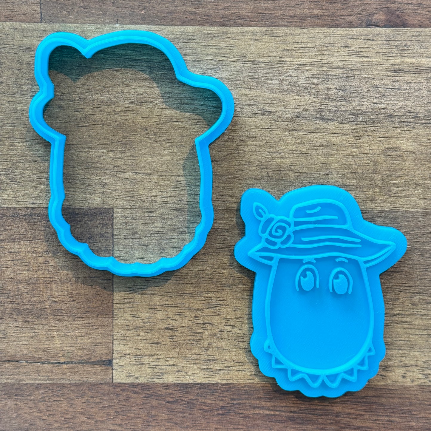 Dorothy the dinosaur head cookie cutter and embosser - 7.6cm x 6.1cm