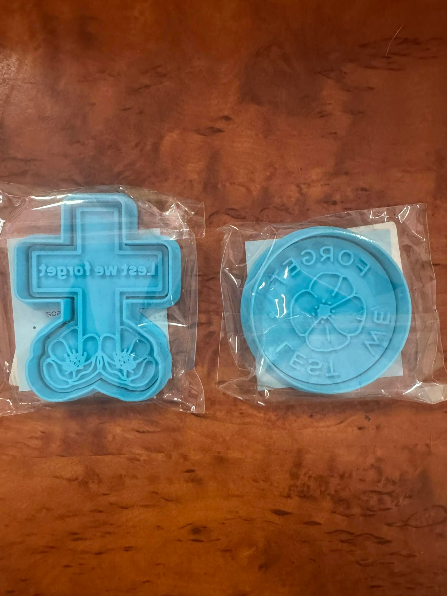 **MARKET STOCK SALE** Lest we forget (ONE ONLY) 2 items