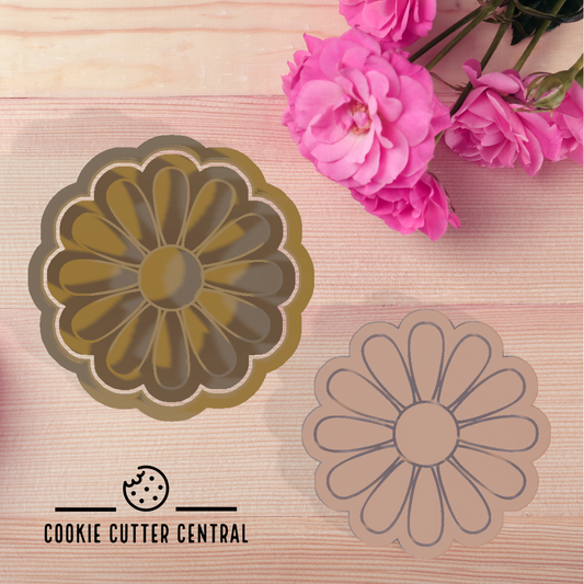 Daisy Cookie Cutter and Embosser - 6.7cm x 6.7cm